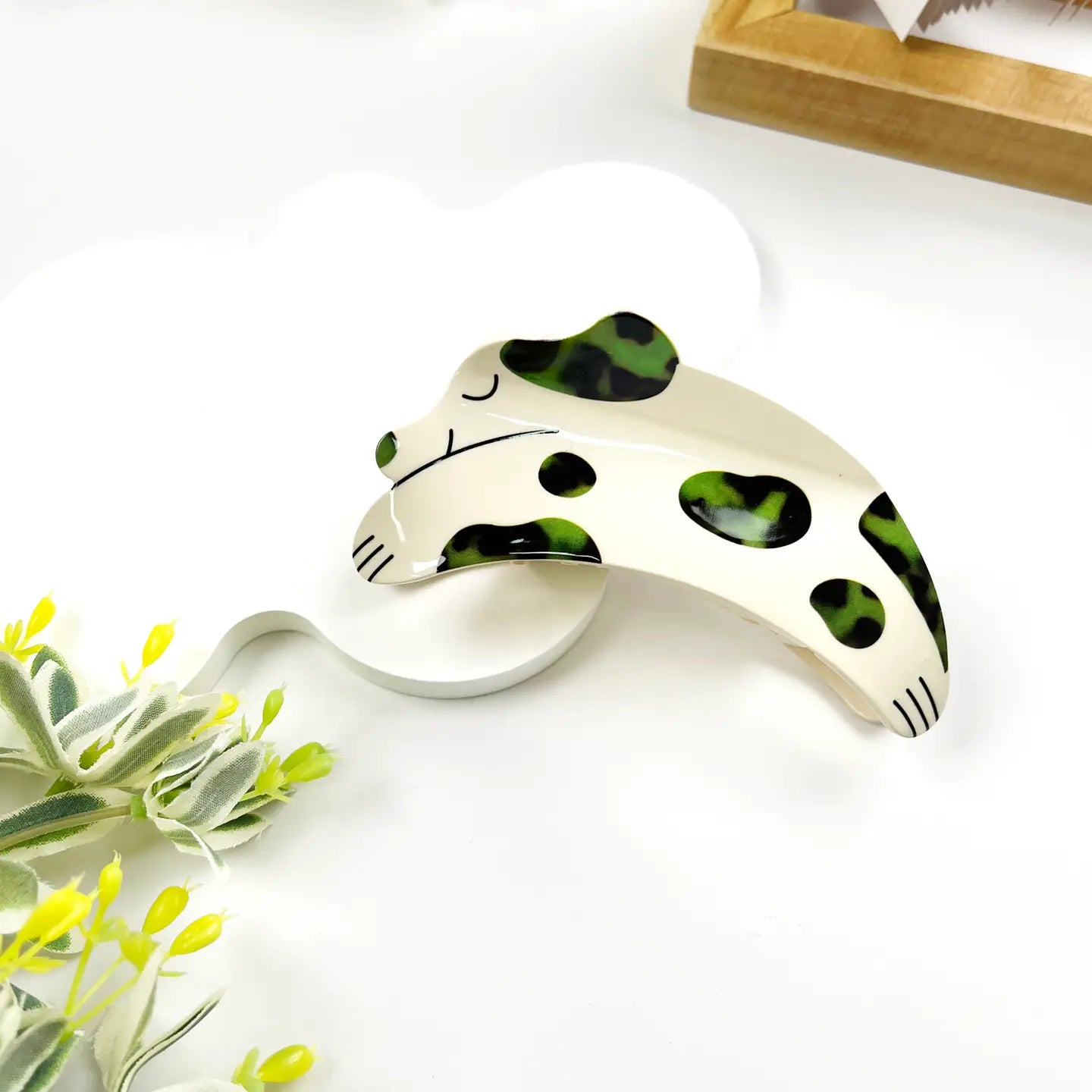 Spotted Puppy Hair Claw