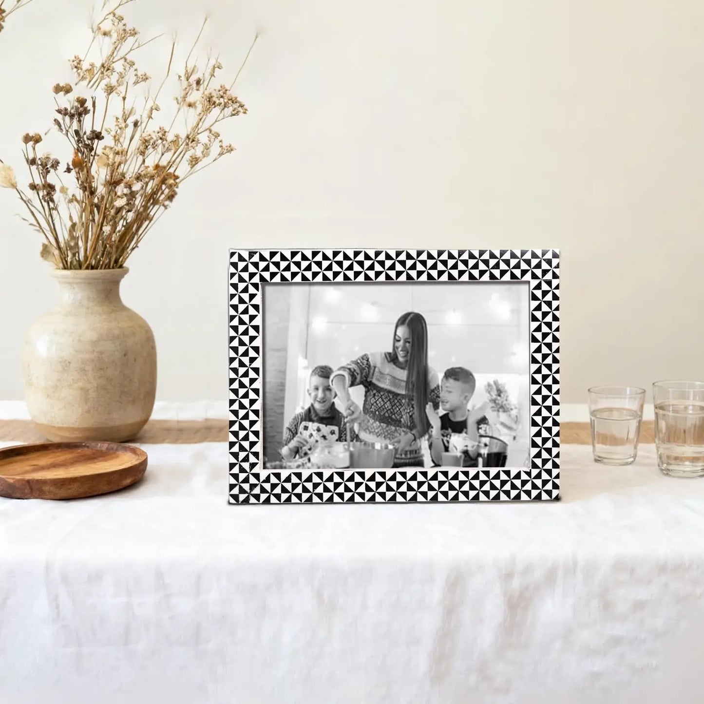 Prism Black & White Picture Frame