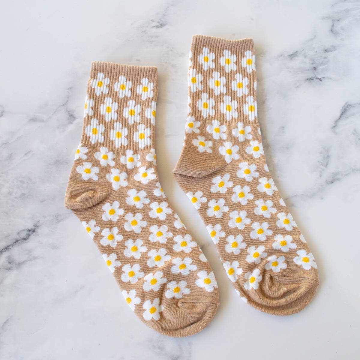 Daisies Tan Socks